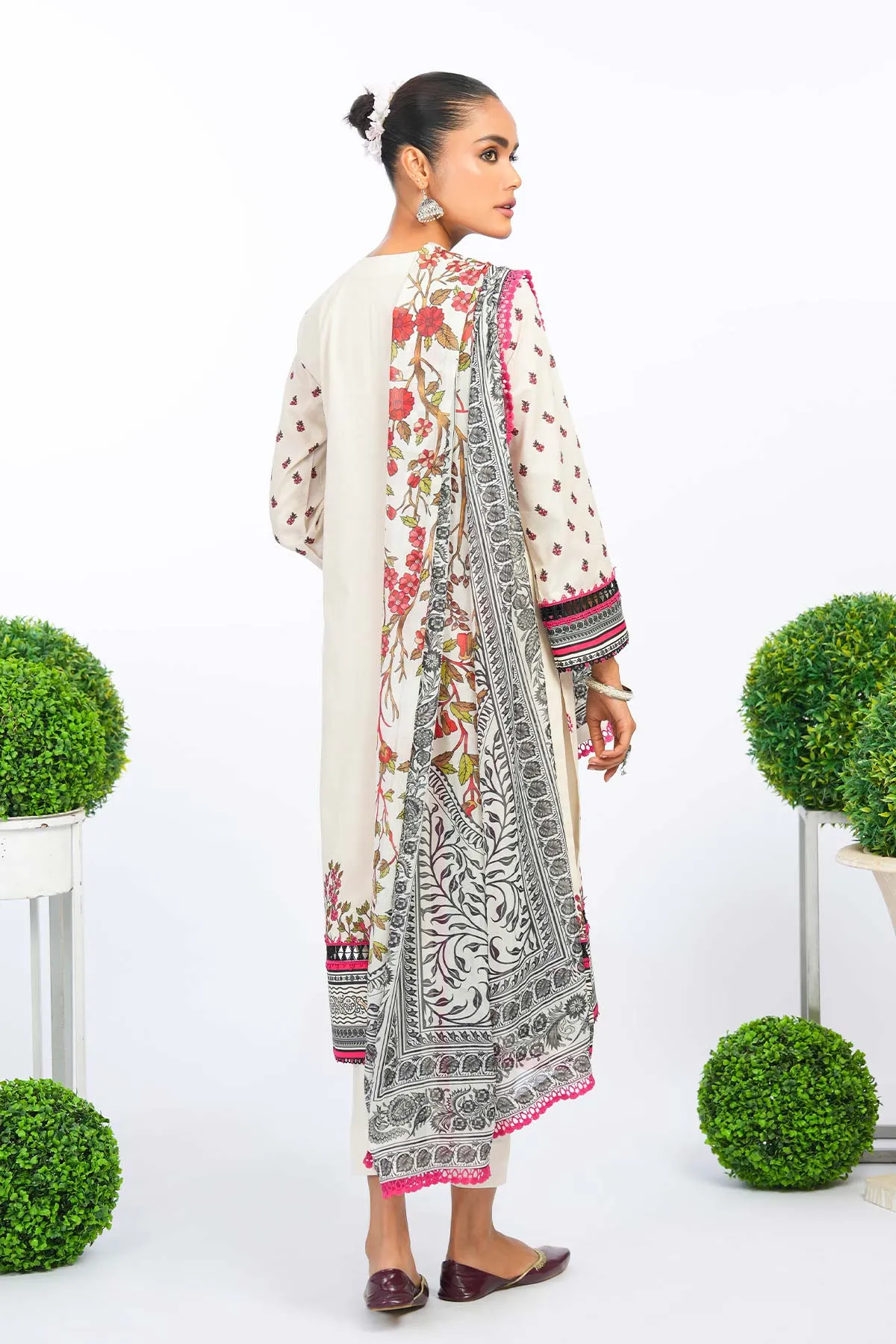 3 Pc Embroidered Lawn Suit With Tissue Silk Dupatta