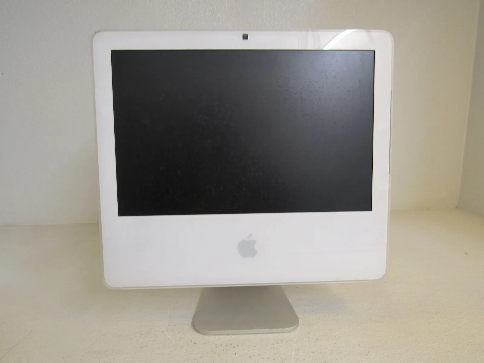 Apple iMac 17 in All In One Computer Bare Unit O White/Gray 1GB RAM A1195 -- Used