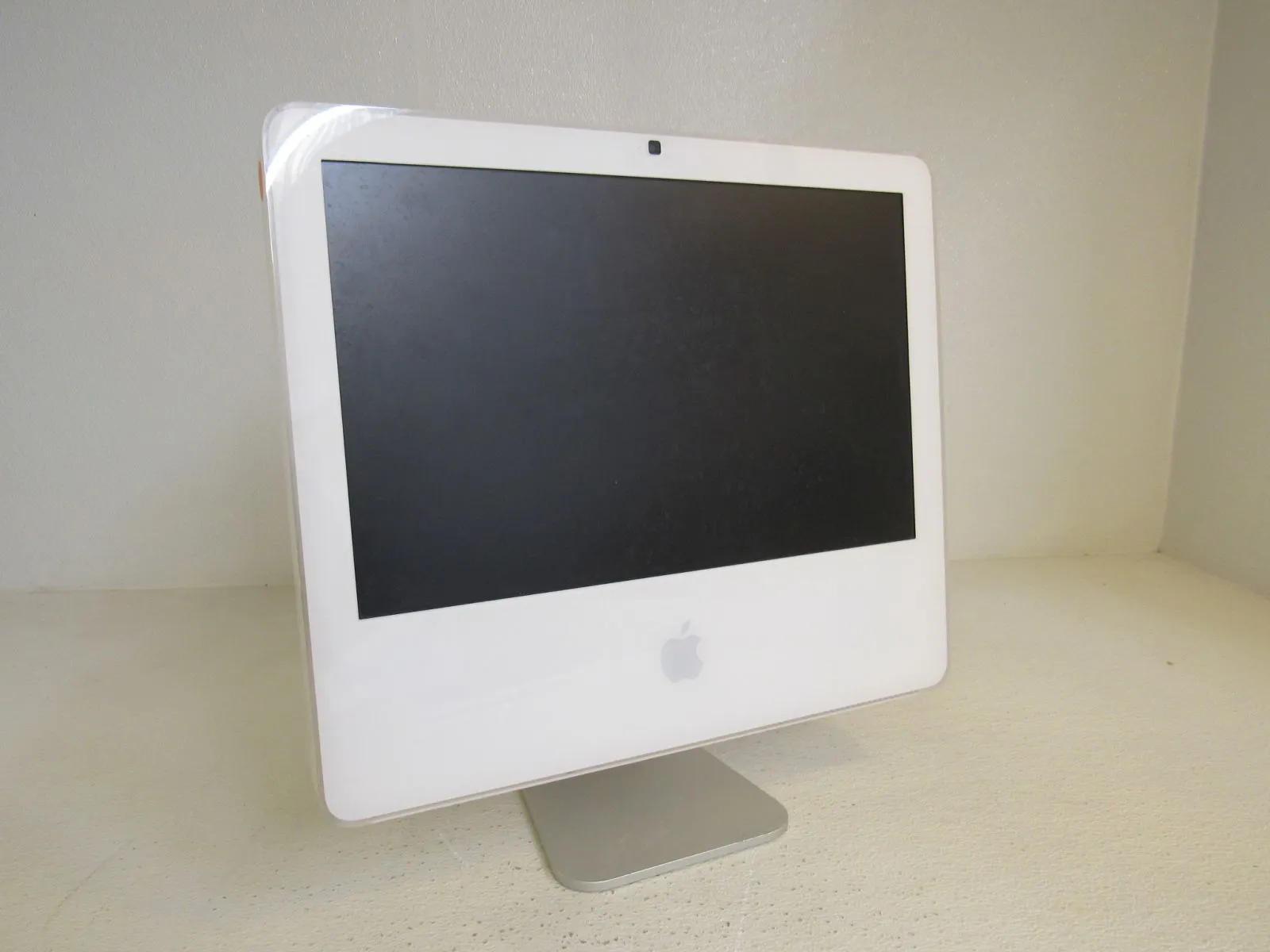 Apple iMac 17 in All In One Computer Bare Unit O White/Gray 1GB RAM A1195 -- Used