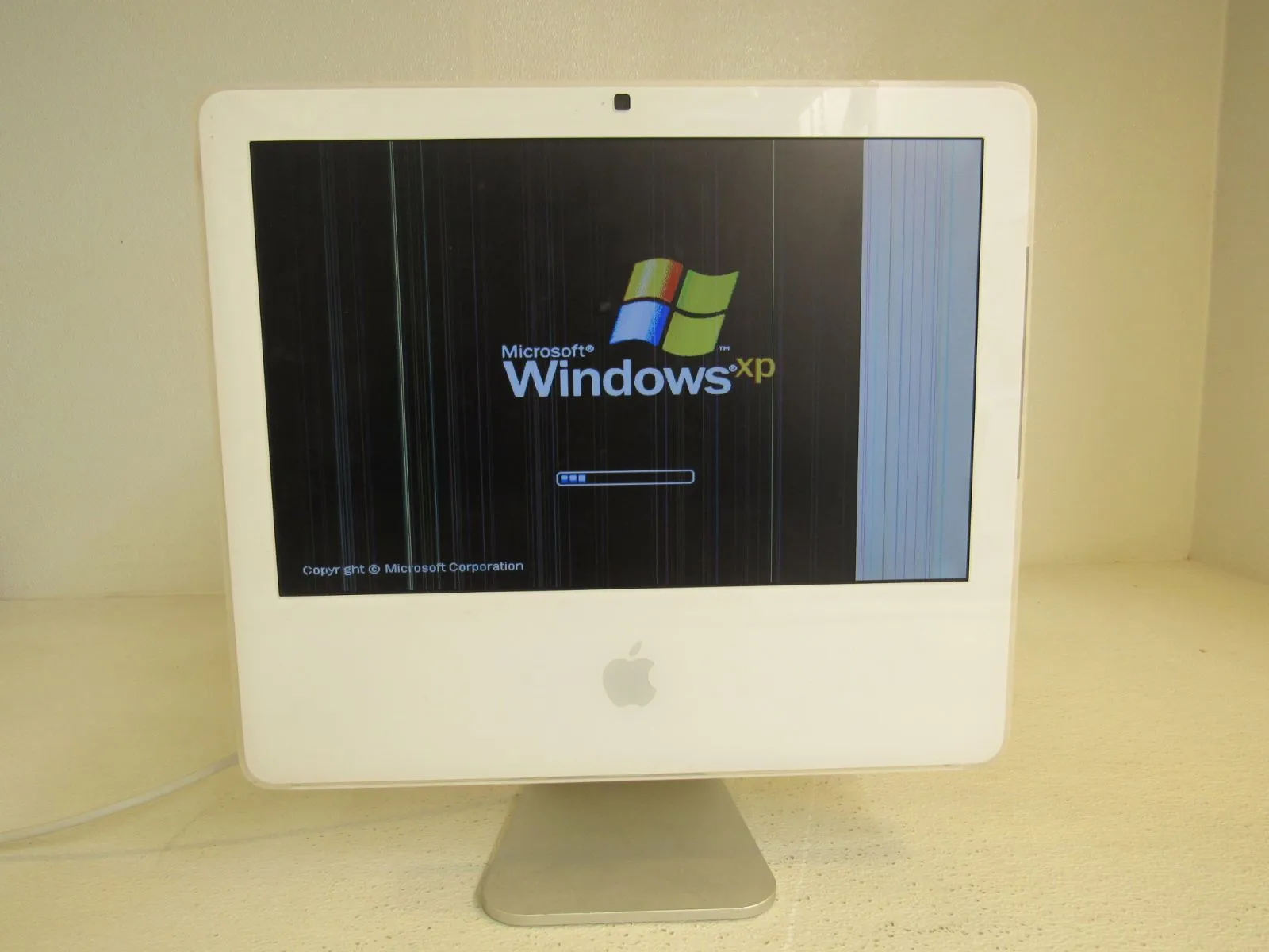 Apple iMac 17 in All In One Computer Bare Unit Q White/Gray 1GB RAM A1195 -- Used