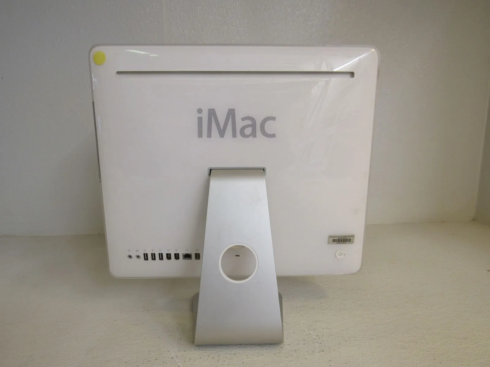 Apple iMac 17 in All In One Computer Bare Unit Q White/Gray 1GB RAM A1195 -- Used