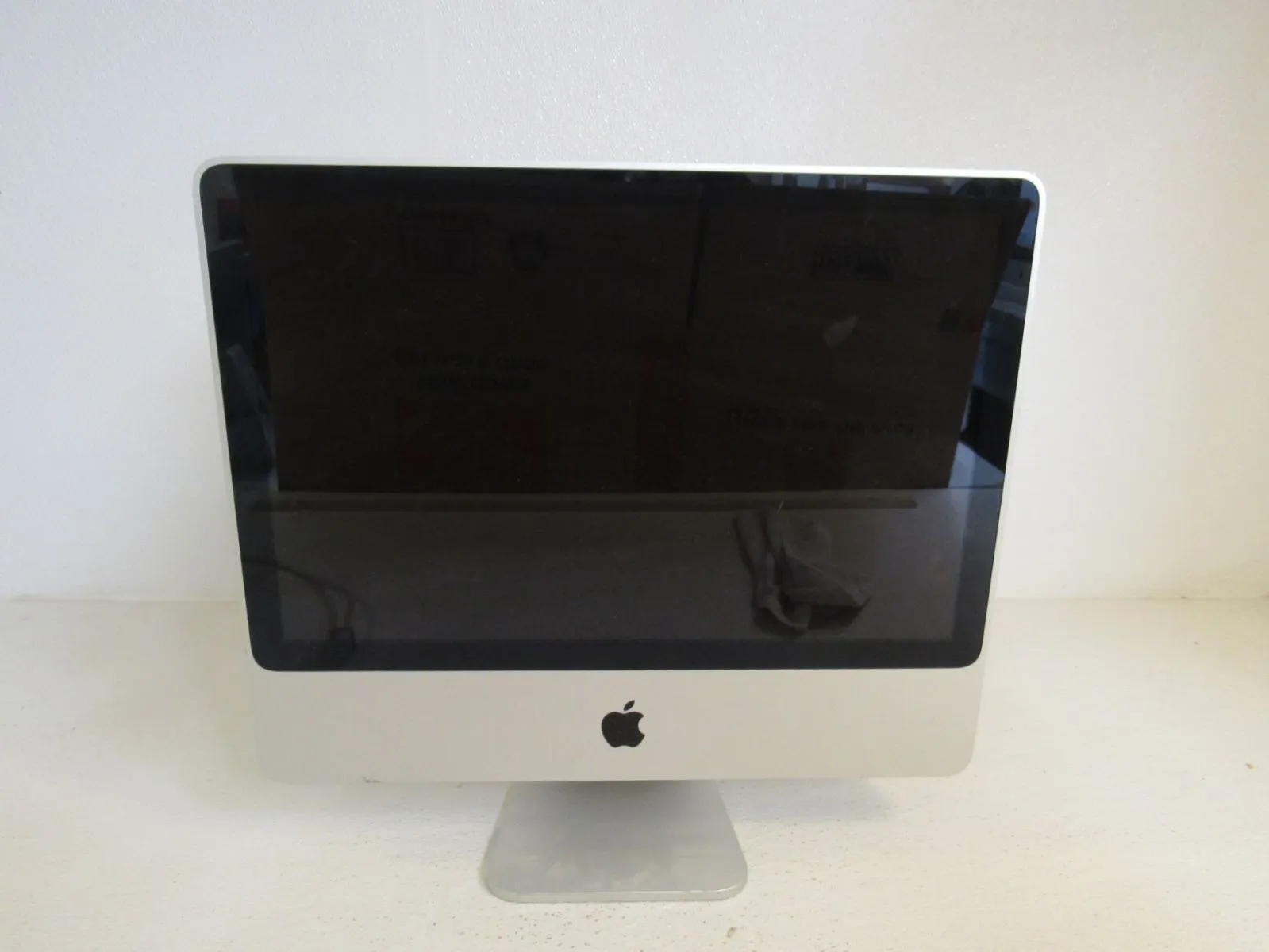 Apple iMac 20 in All In One Computer Bare Unit B Gray/Black 2GB RAM A1224 -- Used