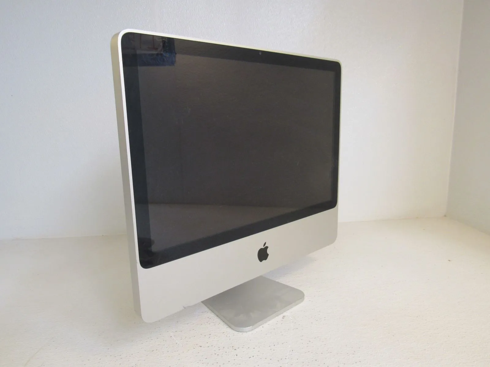 Apple iMac 20 in All In One Computer Bare Unit B Gray/Black 2GB RAM A1224 -- Used