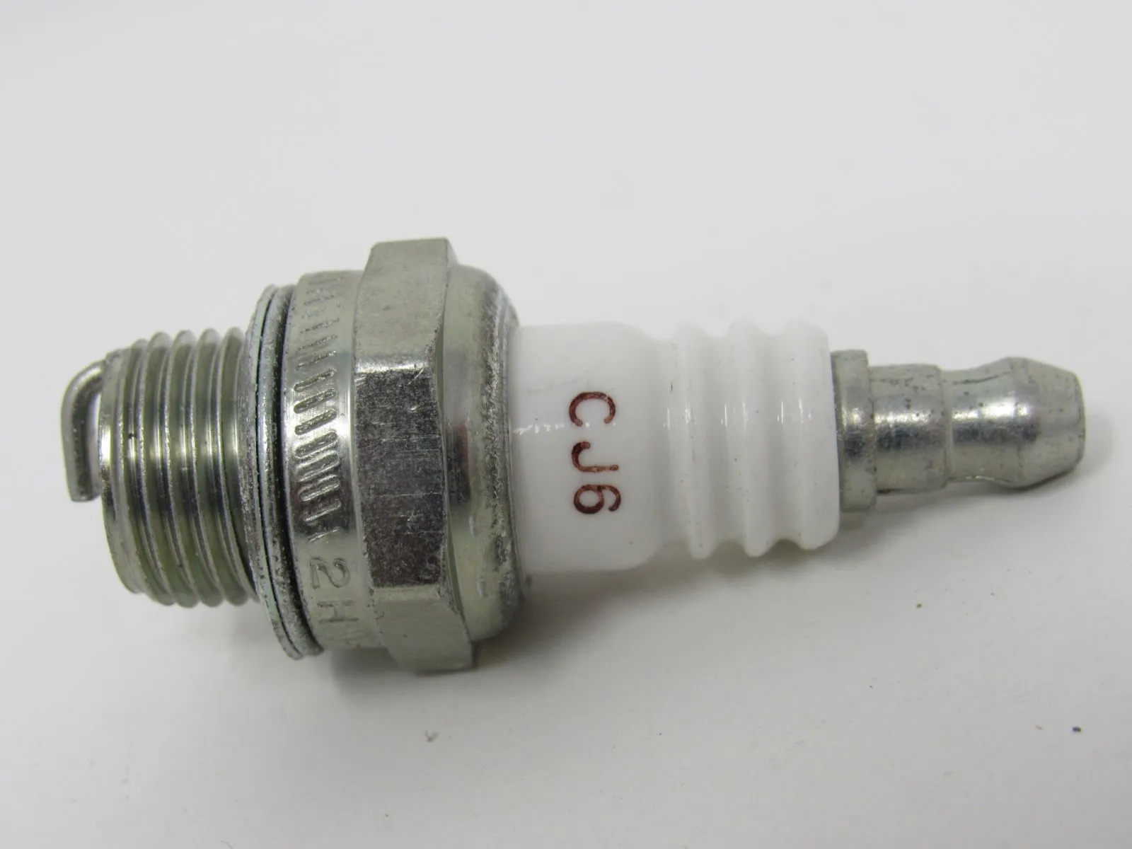 Champion Copper Plus Spark Plug Small Engine 849 CJ6 -- New