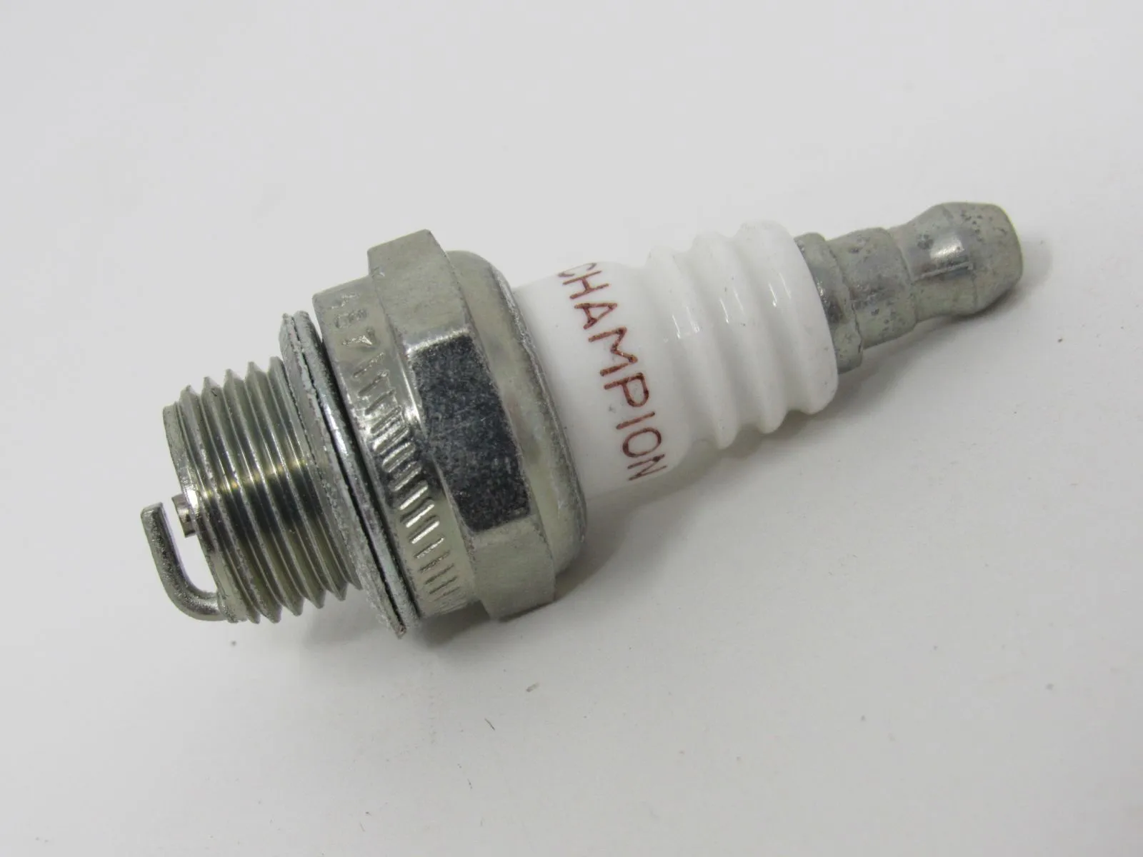 Champion Copper Plus Spark Plug Small Engine 849 CJ6 -- New