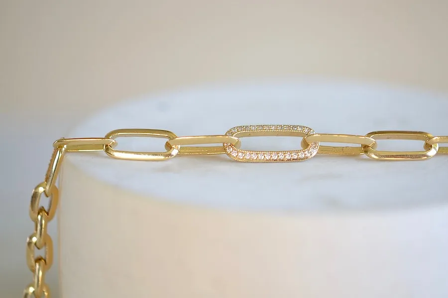 Knife Edge Oval Link Chain Bracelet with Single Pave Link