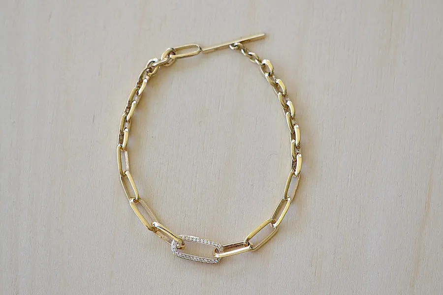 Knife Edge Oval Link Chain Bracelet with Single Pave Link